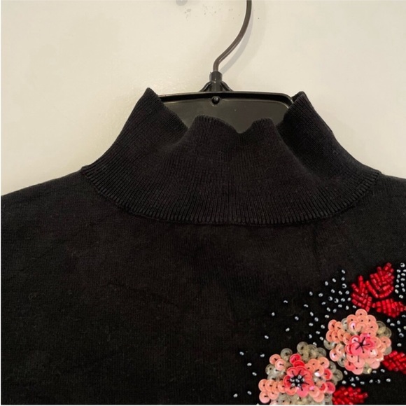 RARE Betsey Johnson Mock Neck Short Sleeve Top w/Sequin Flowers Size Medium - Picture 3 of 5